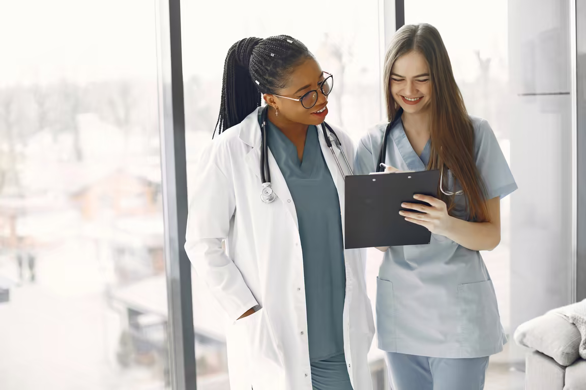 Clinical note transcription for healthcare professionals